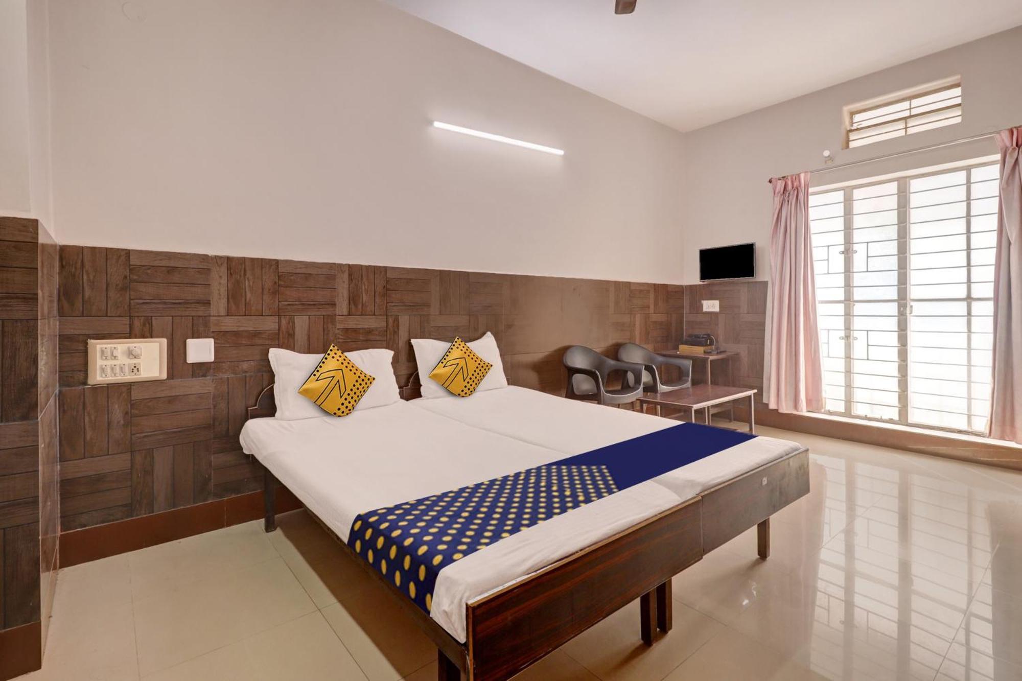 Hotel Spot On Ganga Yatri Nivas Gundlupet Esterno foto